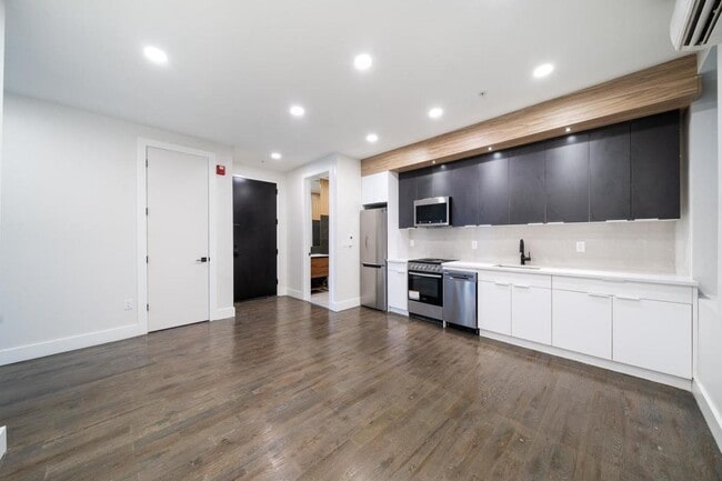 63 Irving St 204