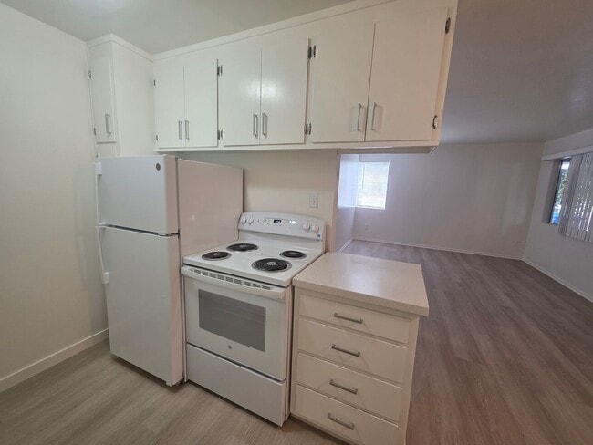 Photo - This is a large 2-bdr in a convenient, Fre... Unidad A