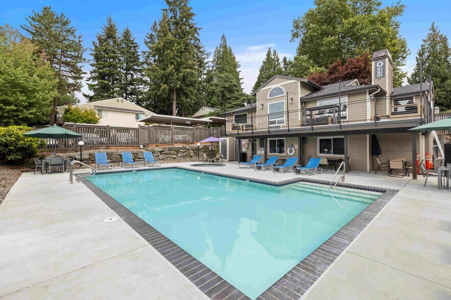 Sparkling Pool & Heated Spa