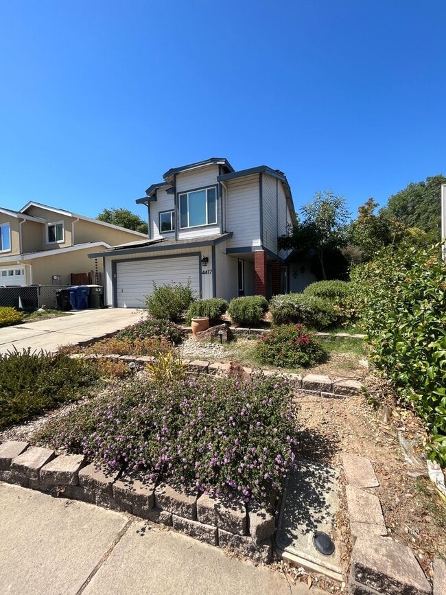 Photo - Spacious 3bed 2.5bath 2 story home available now!