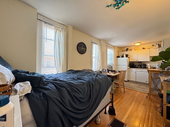 Building Photo - 59 Trumbull St Unit 7