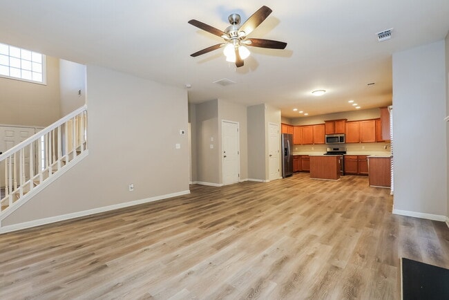 Photo - 908 Maple Leaf Dr