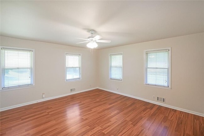 Photo - 2055 Anderson Dr SE