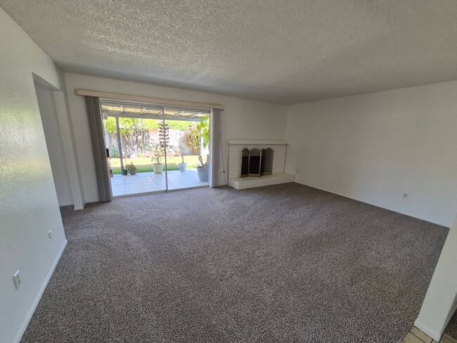 Photo - 611 E Cherry Ave
