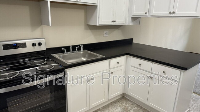 Building Photo - 211 Newbridge Rd