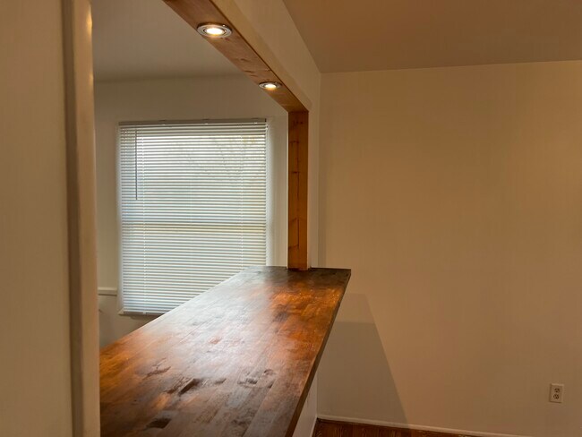 Photo - 1624 Scott Ave Unidad Torybrooke Apartments