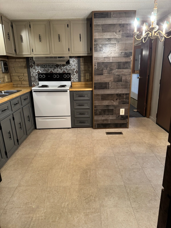 Photo - 655 Holbert Rd