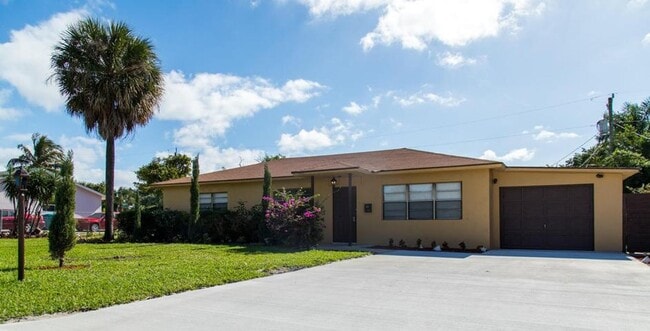 Photo - 130 SW 14th Ave