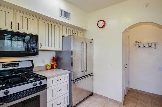 Photo - Pre-Lease August 2026 Adorable UofA Bungalow Updated Kitchen, A/C, Covered Patio, 4 Blocks from...