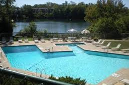 Pool and the lake - 1446 Cliff Ct Unidad C Rental