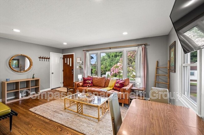 Photo - 917 Hall St