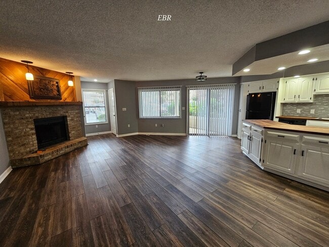 Building Photo - Cypress Bay I-1 Unit Cypress Bay i-1