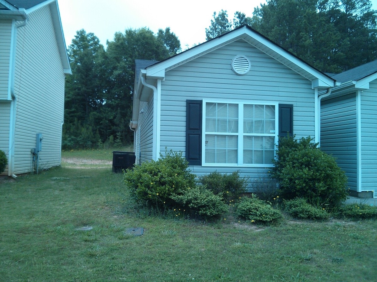 Photo - NOW ACCEPTING 3-BEDROOM HOUSING VOUCHERS.