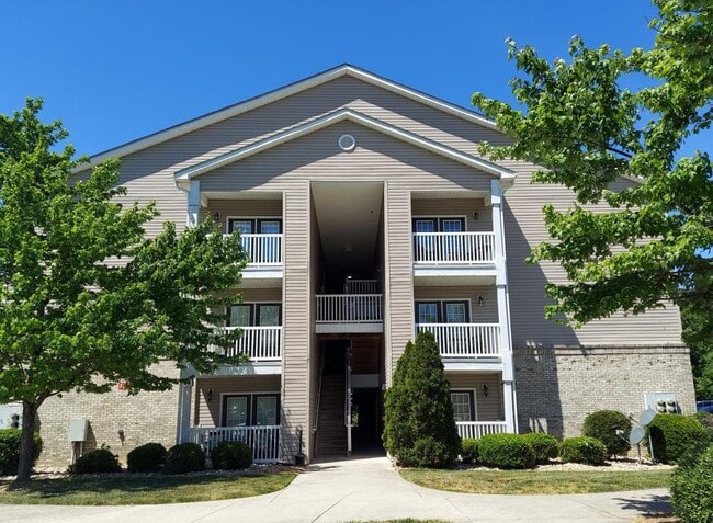 Building Photo - 7108 W Friendly Ave