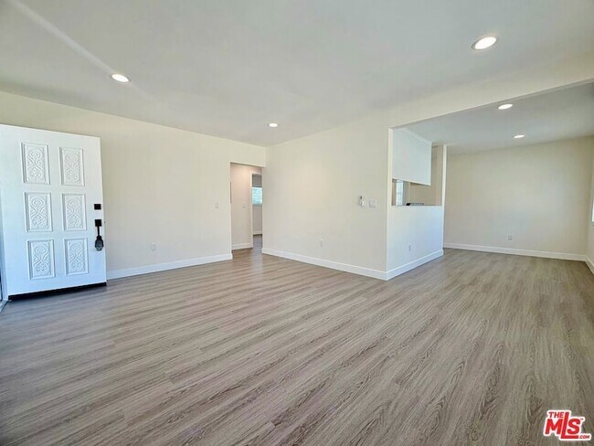 Photo - 410 E Cherry Ave