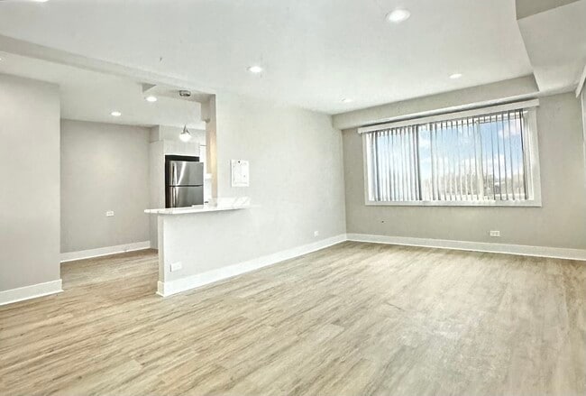 Photo - 2330 W Lunt Ave Unit 403