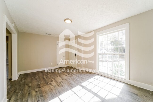 Photo - 522 Woodbury Rd