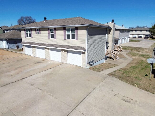 Photo - Updated 2 Bedroom/1 Bath Apartment in Parkville *READY NOW* Unidad A