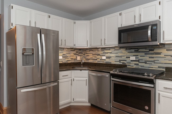 Photo - 3710 N Clark St Unit 3712 2ndfloor