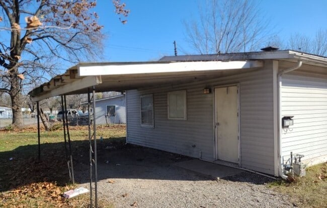 Building Photo - Section 8 Welcome Rental