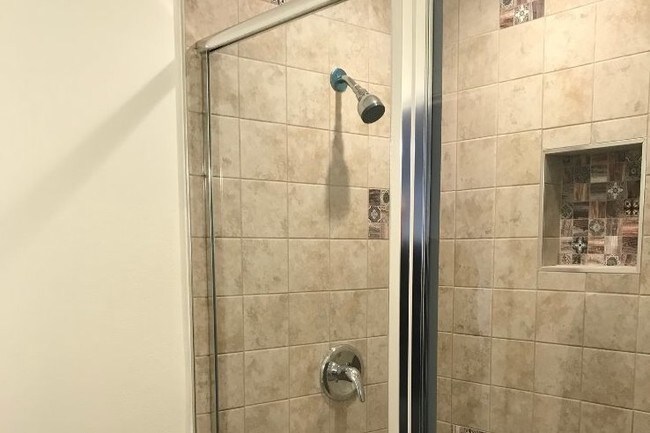 Habitación principal 1 ducha - 8232 Jumilla Ave