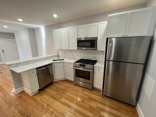 Photo - 361 Beacon St Unidad #2