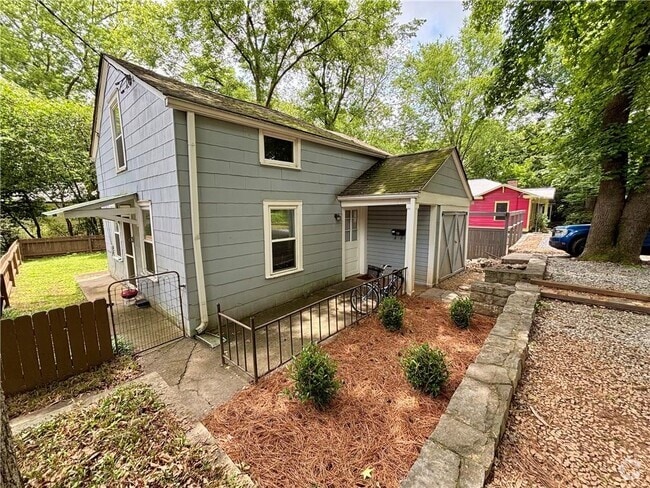 Building Photo - 1325 McLendon Ave NE Rental