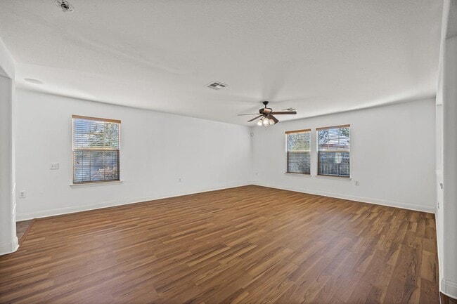 Photo - 5824 Malarkey Rd