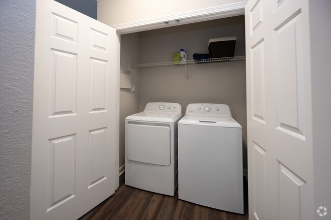 2BR, 2BA - 1150SF