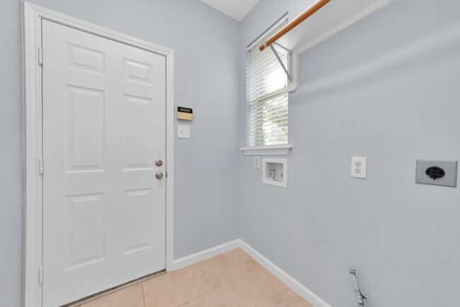 Photo - 1819 Misty Falls Ln