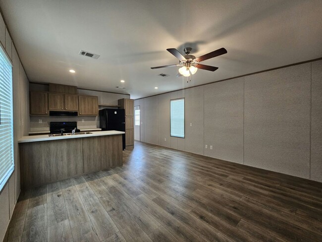 Photo - 518 Suwanee Dr