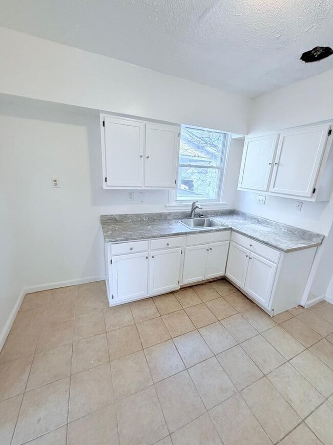 Photo - Spacious 4-Bedroom Single-Family Home with 2-Car Garage in Cleveland Heights