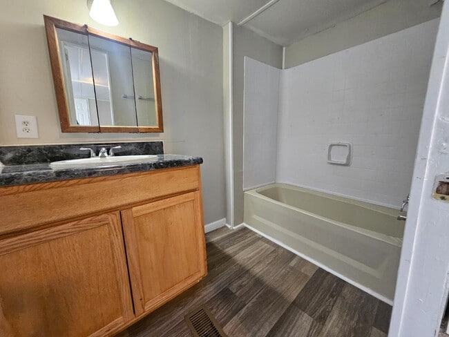 Photo - 2400 Oaklawn Blvd