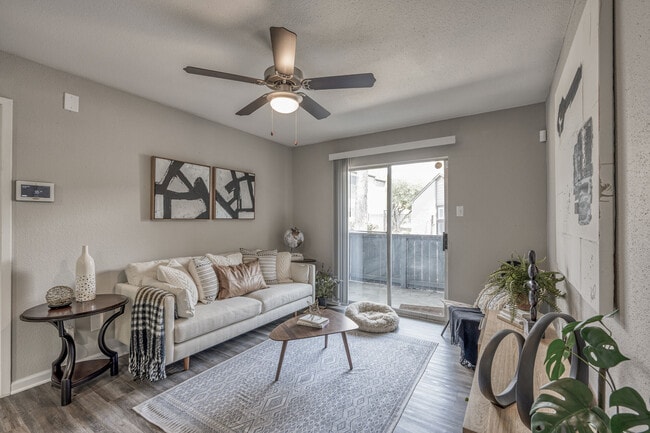 Building Photo - North Bend Living Rental