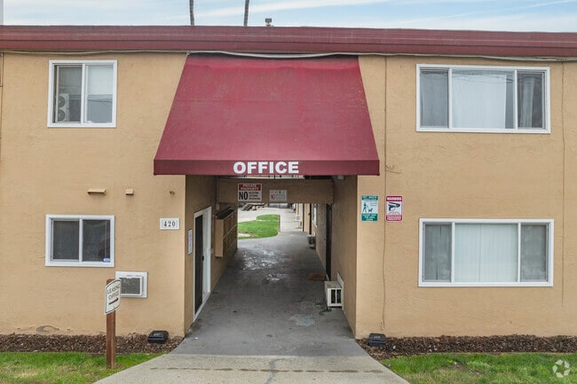 Entrance - Oakridge Apartments