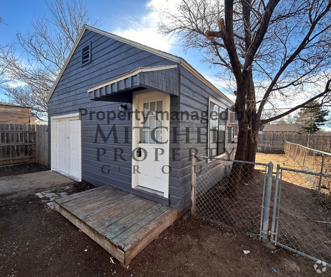 Building Photo - Adorable 1 bedroom 1 bath back house in a ...