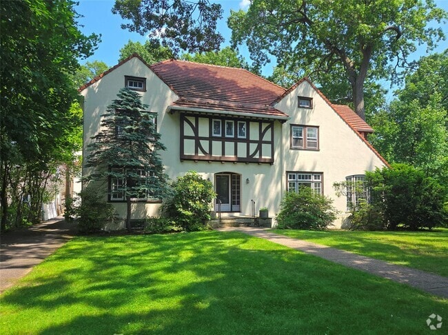 Building Photo - 134 Pelhamdale Ave Rental