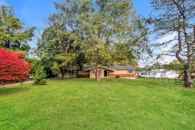 Charming 3-Bedroom - Charming 3-Bedroom House