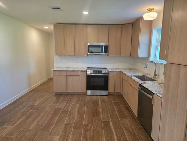 Photo - 803 Coleman St