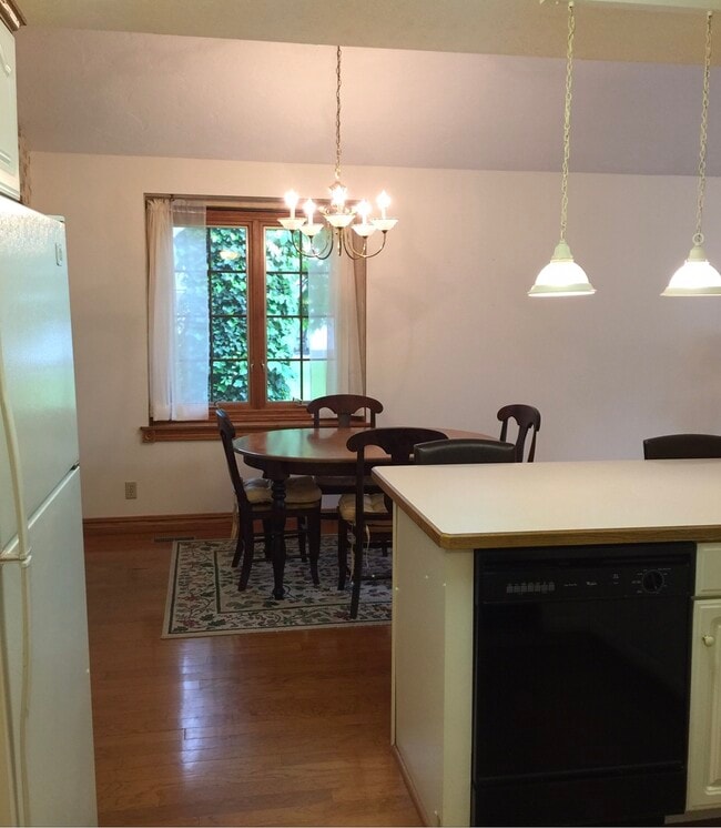 Photo - 421 Courtland St