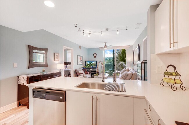 Photo - 610 Clematis St Unit 419