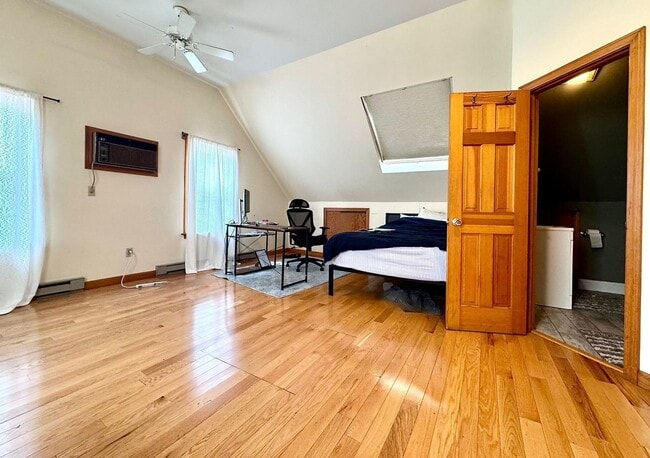 Photo - HOT NEWTON LISTING!!!