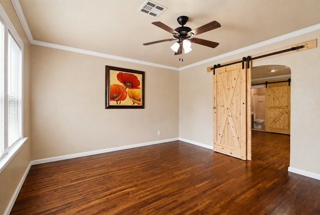 Photo - 1633 E 8th St Unit 1635