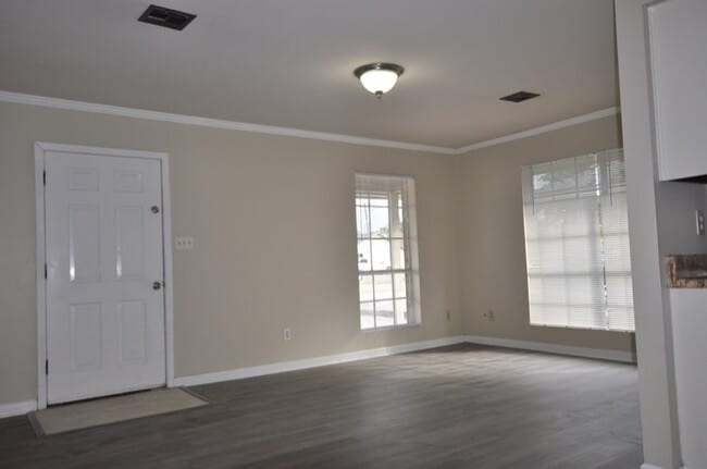 Photo - 107 Antoinette St