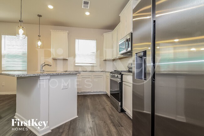 Photo - 310 Ashborne Ln