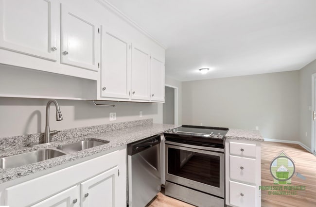 Photo - 1600 Winding Way