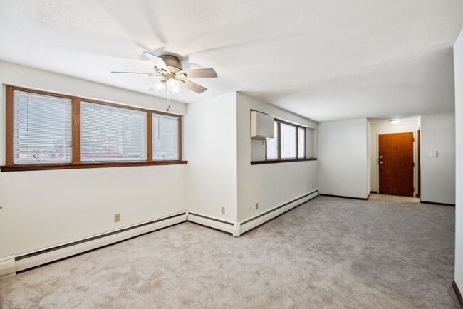 Photo - Rose Mall Apartments