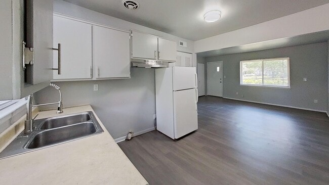 Photo - 1354-1374 Goddard