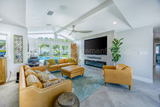 Photo - 2952 De Brocy Way