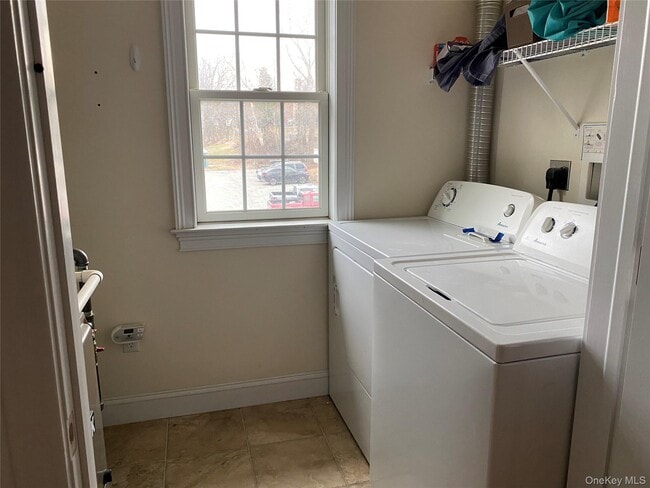 Photo - 27 N Main St Unidad C